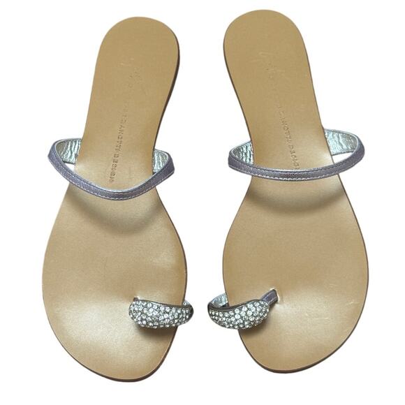 Giuseppe Zanotti Swarovski Crystal-Embellished Toe Ring Metallic Leather Sandals - Picture 6 of 6